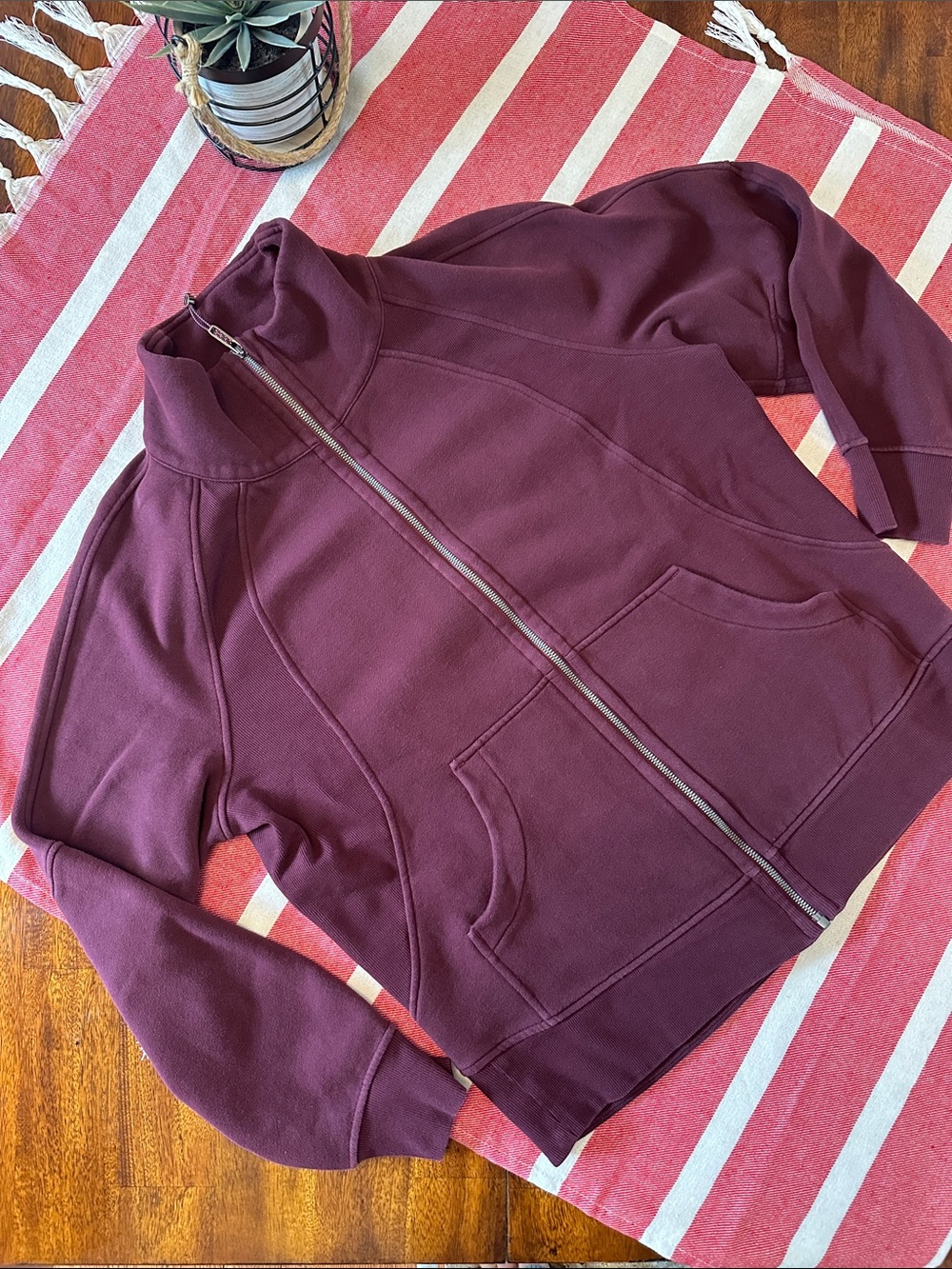 Lululemon Women’s Full-Zip Funnel Neck Jacket Garnet M/L